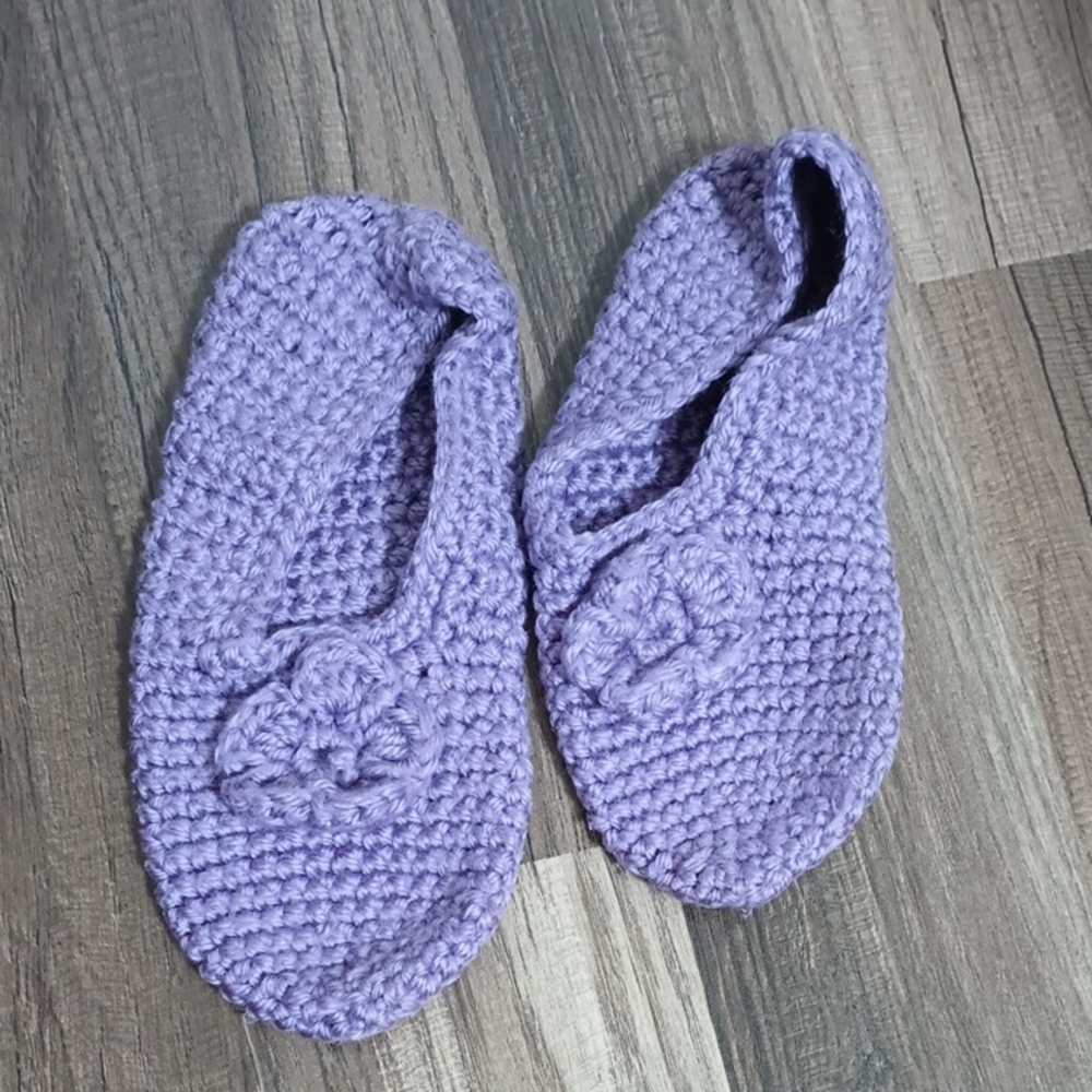 Brand New. Handmade Knitted Warm Shoes For Girl. Size: 9-10 (Little girl)